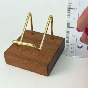 Holder til krystal hjerte og håndsten med mørk træfod lineal