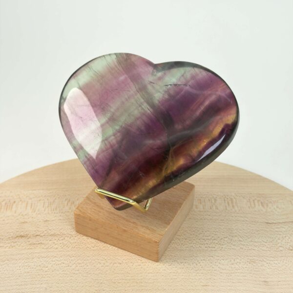 Holder til krystal hjerte og håndsten med træfod guld med hjerte