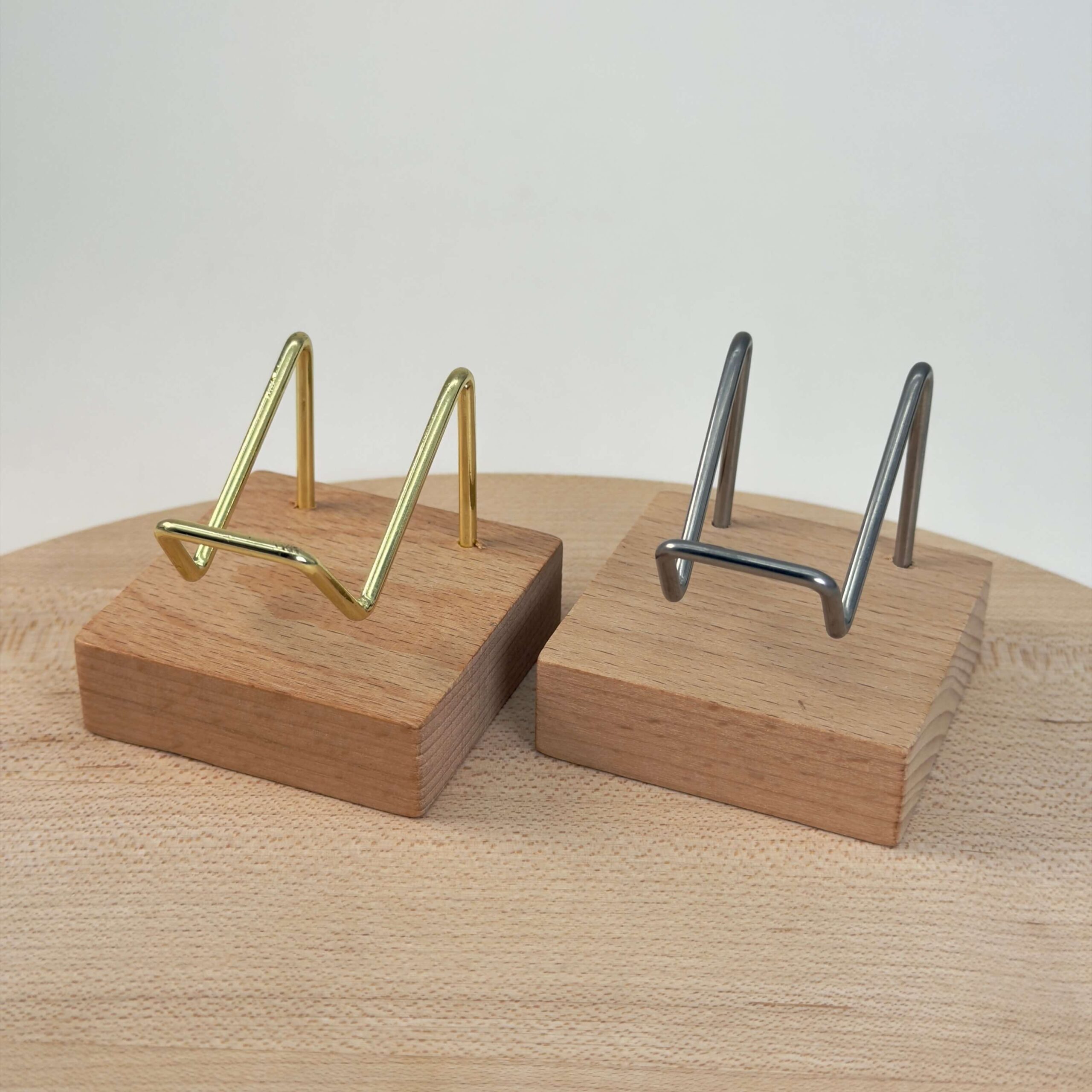 Holder til krystal hjerte og håndsten med træfod