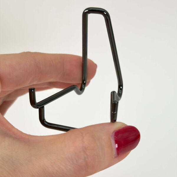 Holder til krystal hjerte og håndsten slank sort i hånd