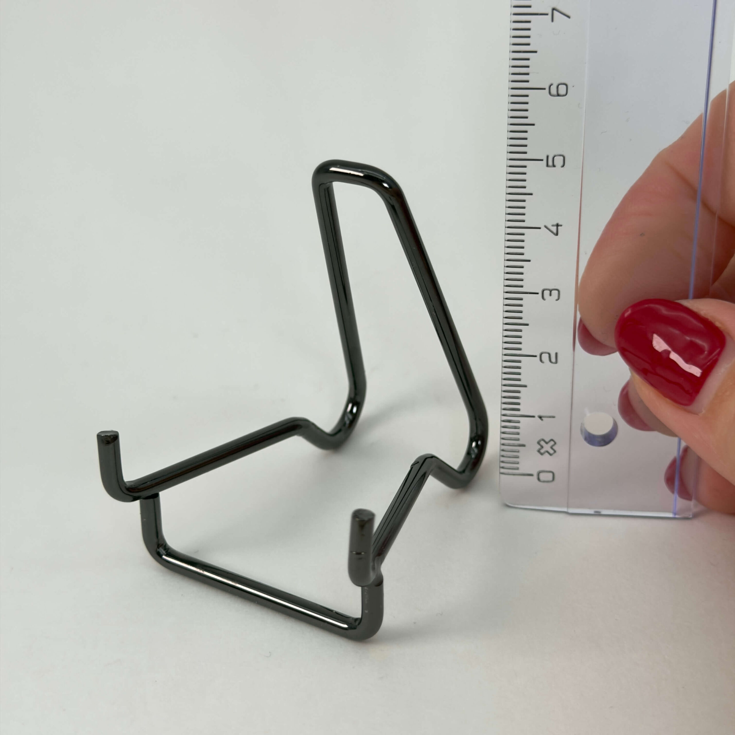 Holder til krystal hjerte og håndsten slank sort lineal