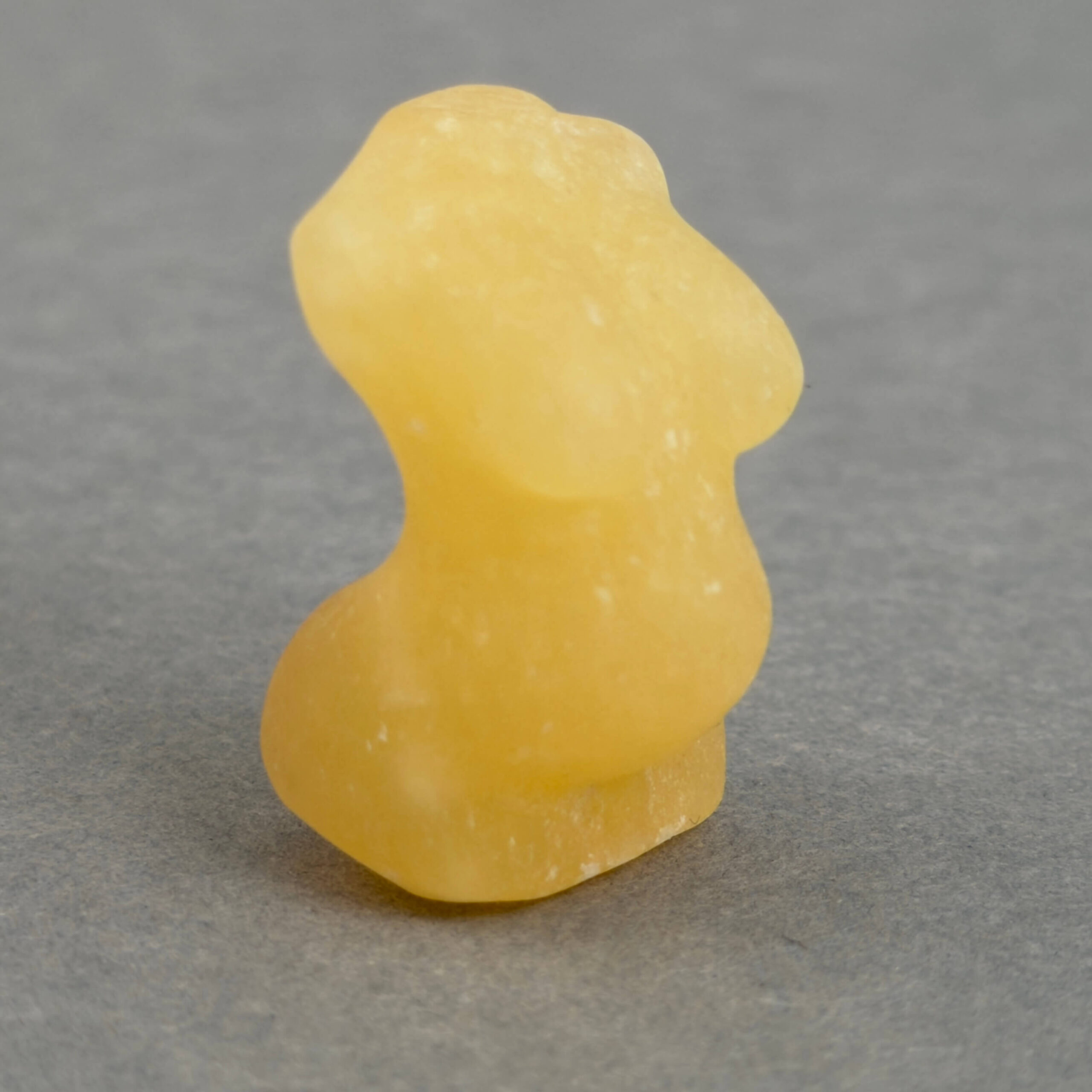 Krystal gravid kvindekrop sten gul calsit