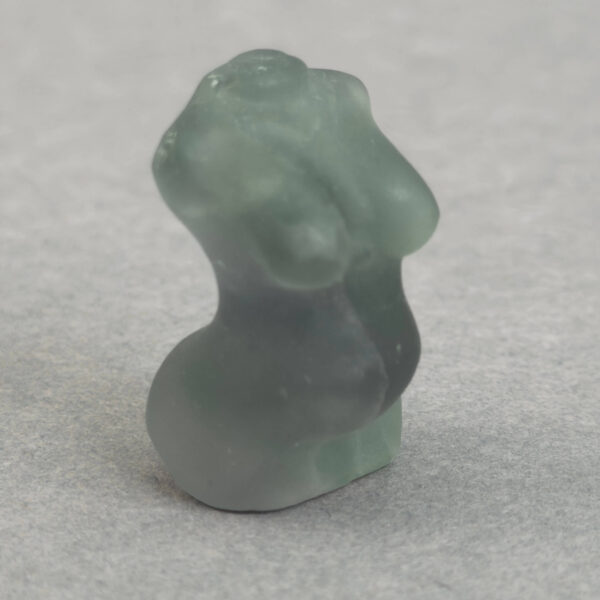 Krystal gravid kvindekrop sten regnbue fluorit