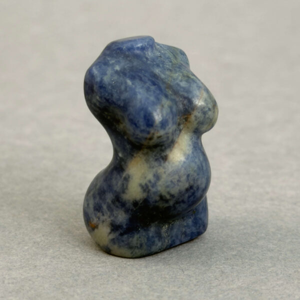 Krystal gravid kvindekrop sten sodalit