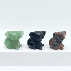 Sten krystal koala 3 cm oversigtsbillede på hvid trappe