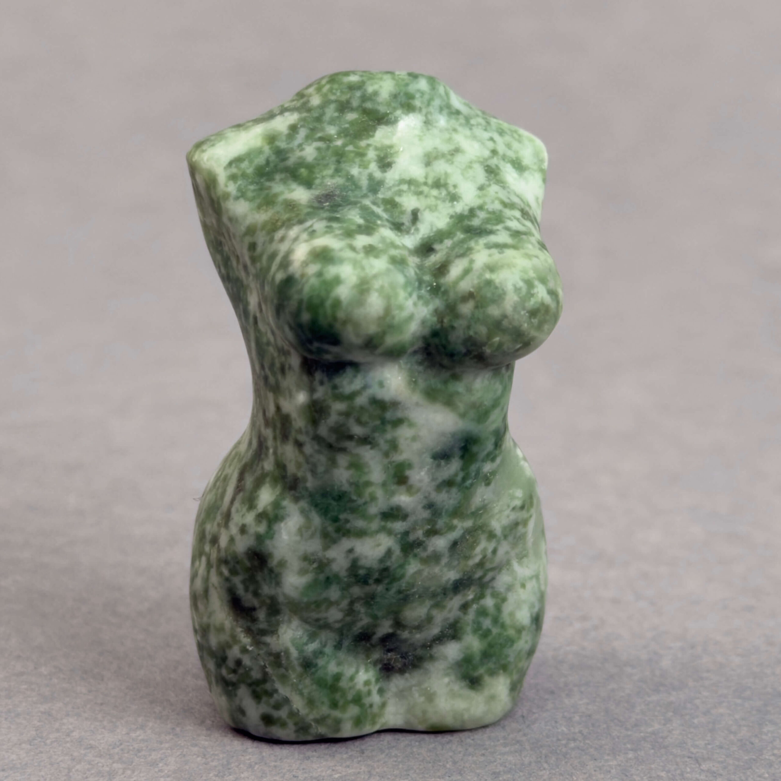 Krystal slank kvindekrop 4 cm sten agat træ