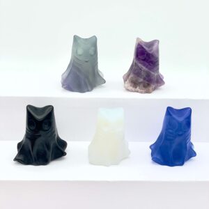 Sten krystal spøgelseskat 3 cm oversigtsbillede på hvid trappe