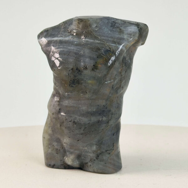 Labradorit Mandekrop krystal sten på hvid baggrund