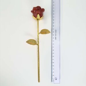 Rød Jaspis rose med guldfarvet stilk stor lineal