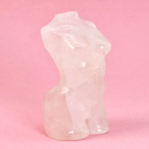 Rosakvarts Kvindekrop krystal sten på rosa baggrund