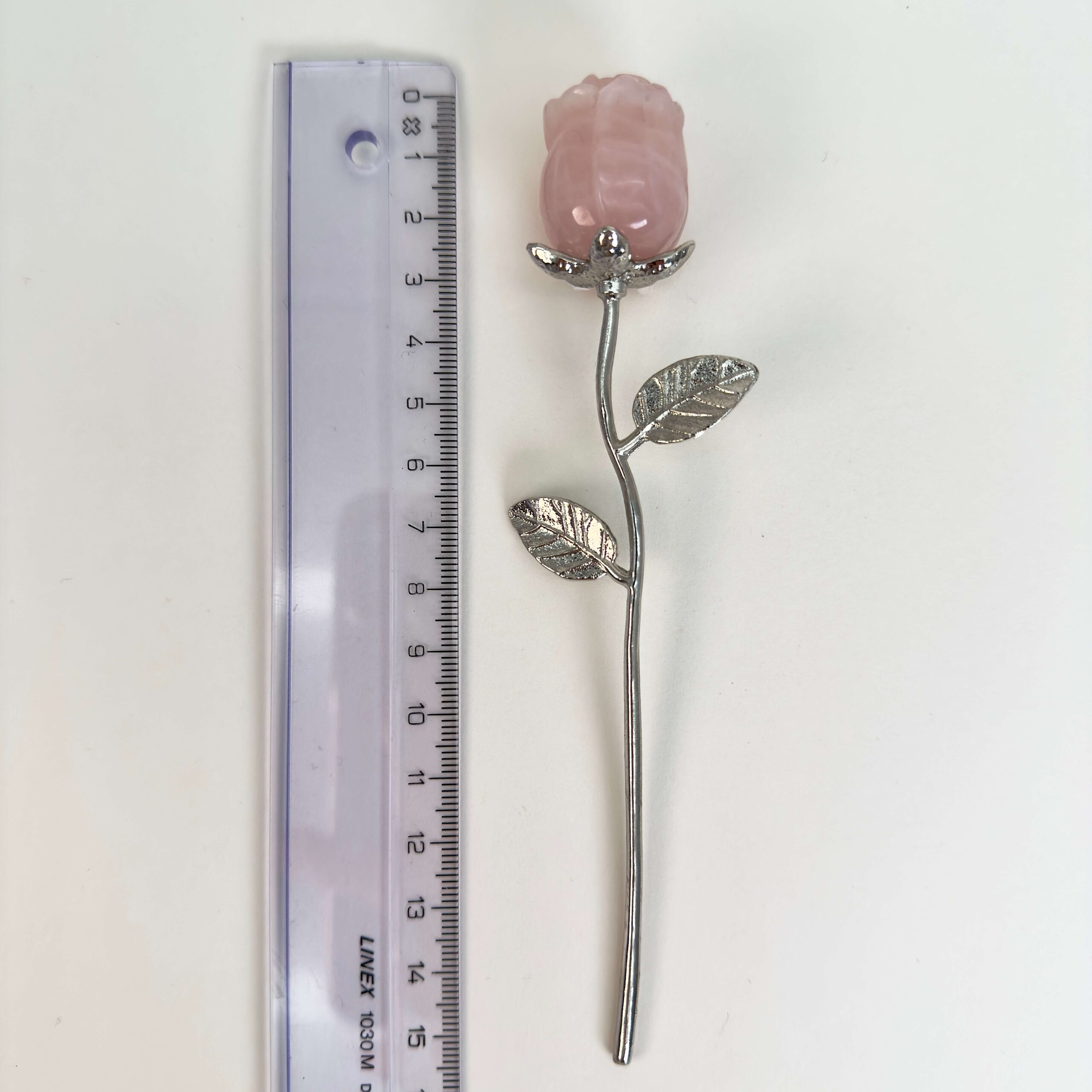 Rosakvarts Rose med sølvfarvet stilk krystal sten med lineal