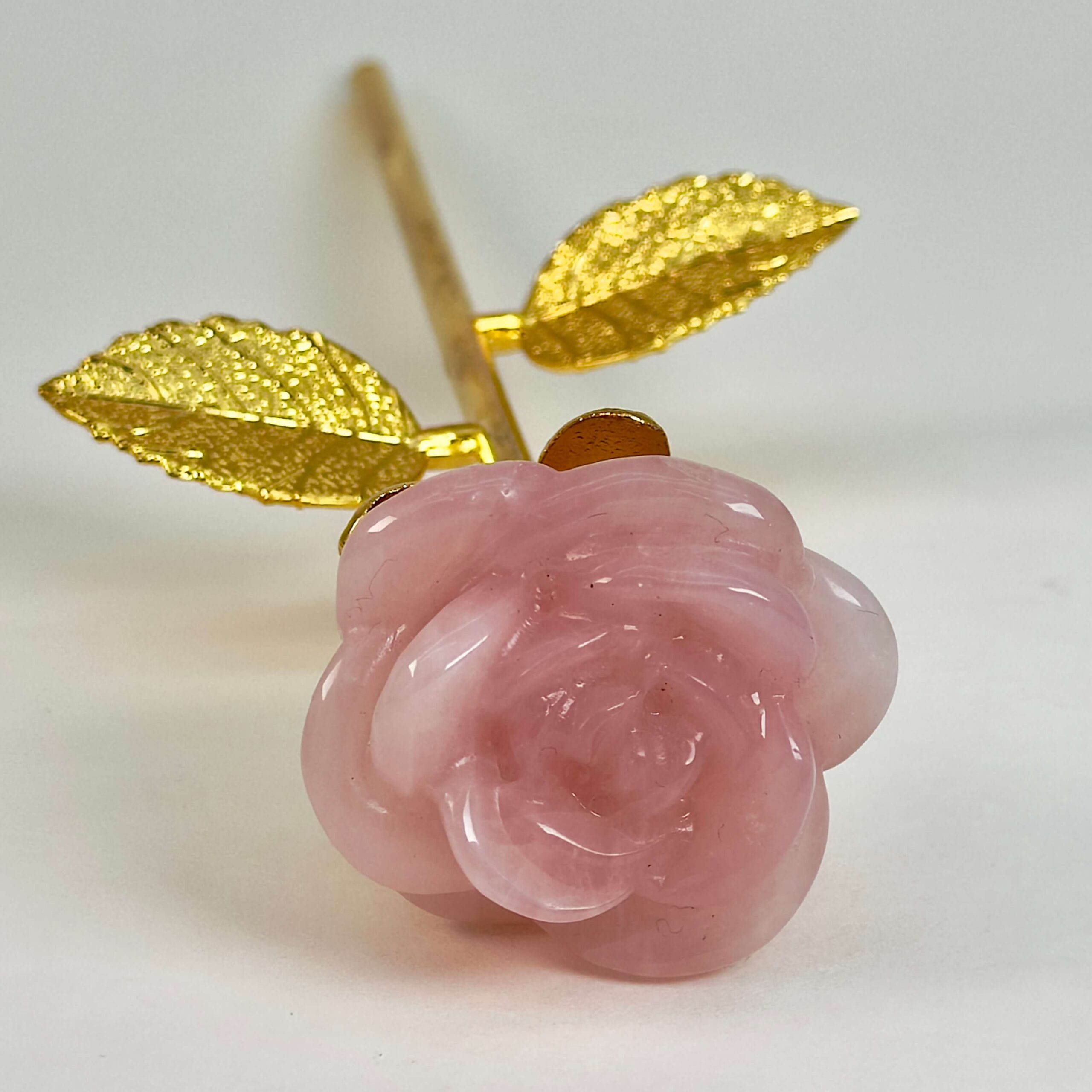 rosakvarts Rose med Guldfarvet stilk krystal sten