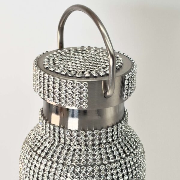 Termodrikkedunk Sølv tæt på på hvid baggrund