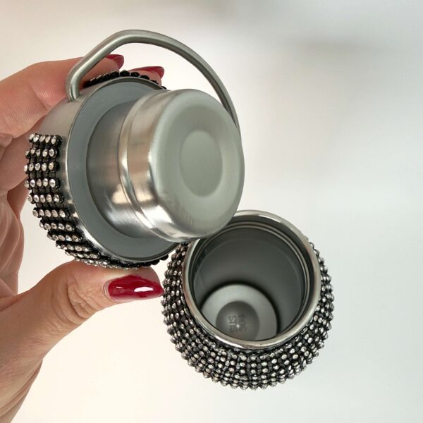 Termodrikkedunk Sort uden låg på hvid baggrund