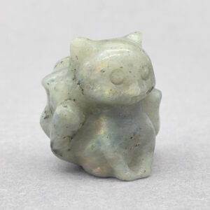 sten krystal ni-halede ræv labradorit på grå baggrund