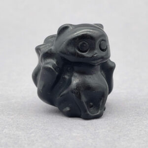 sten krystal ni-halede ræv sort obsidian på grå baggrund