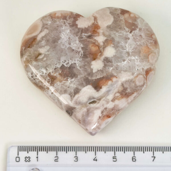 Agat Blomst Hjerte Krystal Sten med lineal på hvid baggrund