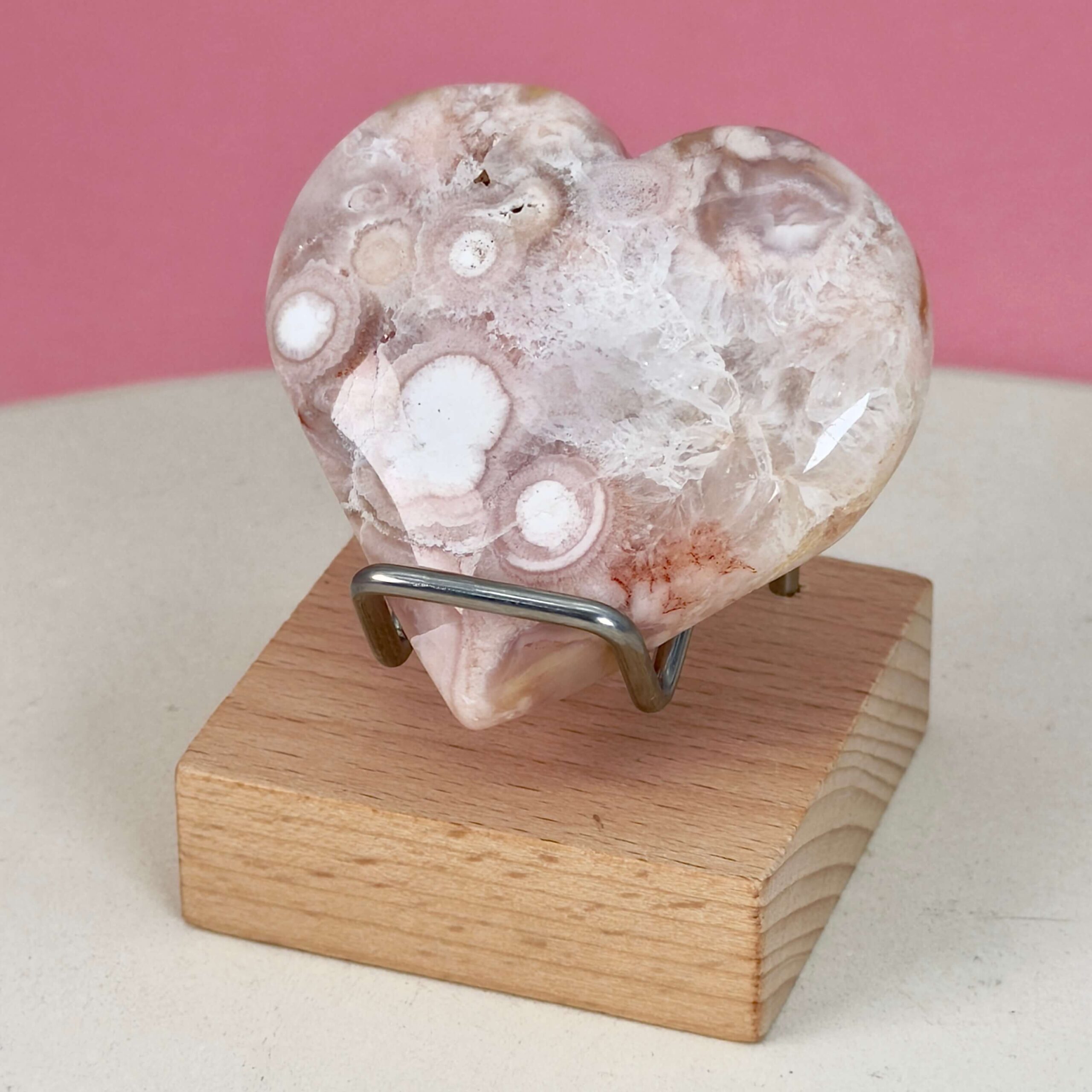 Agat Blomst Hjerte Krystal Sten i holder på rosa baggrund