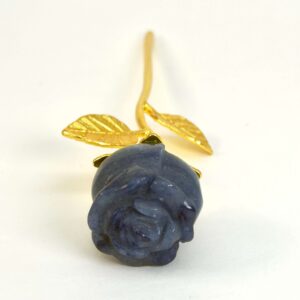 Blå aventurin rose skaber ro i sindet, styrker overblik og mental klarhed samt støtter dig i at træffe beslutninger med balance, indsigt og indre stabilitet.