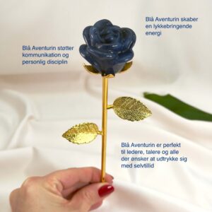 Blå aventurin rose skaber ro i sindet, styrker overblik og mental klarhed samt støtter dig i at træffe beslutninger med balance, indsigt og indre stabilitet.