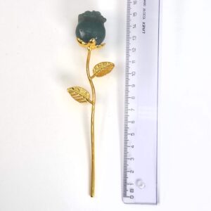 Grøn aventurin rose bringer held, optimisme og nye muligheder, styrker selvtillid og arbejder blidt med hjerteenergi, så du kan tiltrække glæde og positiv udvikling.