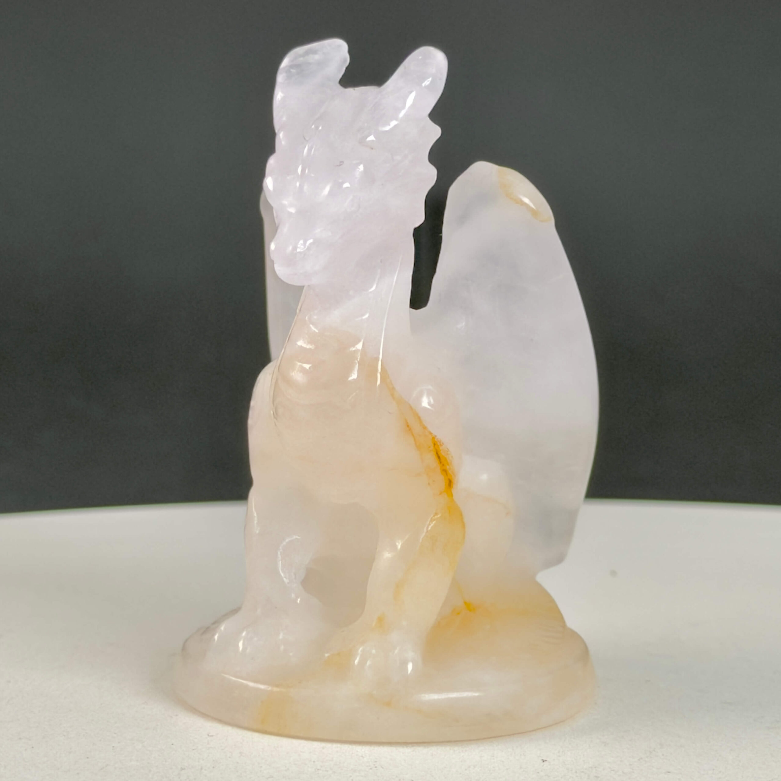 Bjergkrystal Drage krystal sten på sort baggrund