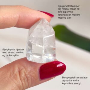 Mini Bjergkrystal Spids krystal sten i hånd på hvid baggrund med tags