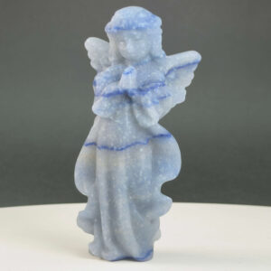 Blå Aventurin Engel figur med blågrøn farve healingkrystal til hals chakra, mental fokus og spirituel beskyttelse gennem klar kommunikation