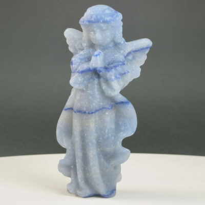 Blå Aventurin Engel figur med blågrøn farve healingkrystal til hals chakra, mental fokus og spirituel beskyttelse gennem klar kommunikation
