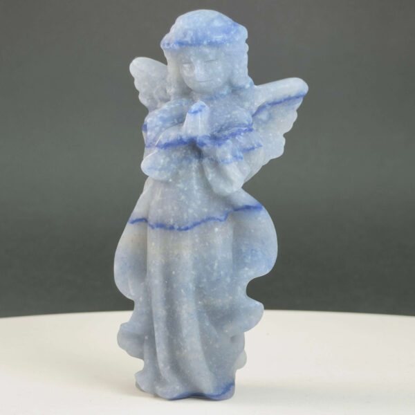 Blå Aventurin Engel figur med blågrøn farve healingkrystal til hals chakra, mental fokus og spirituel beskyttelse gennem klar kommunikation