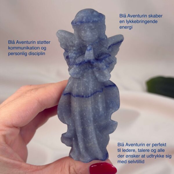 Blå Aventurin Engel figur med blågrøn farve healingkrystal til hals chakra, mental fokus og spirituel beskyttelse gennem klar kommunikation
