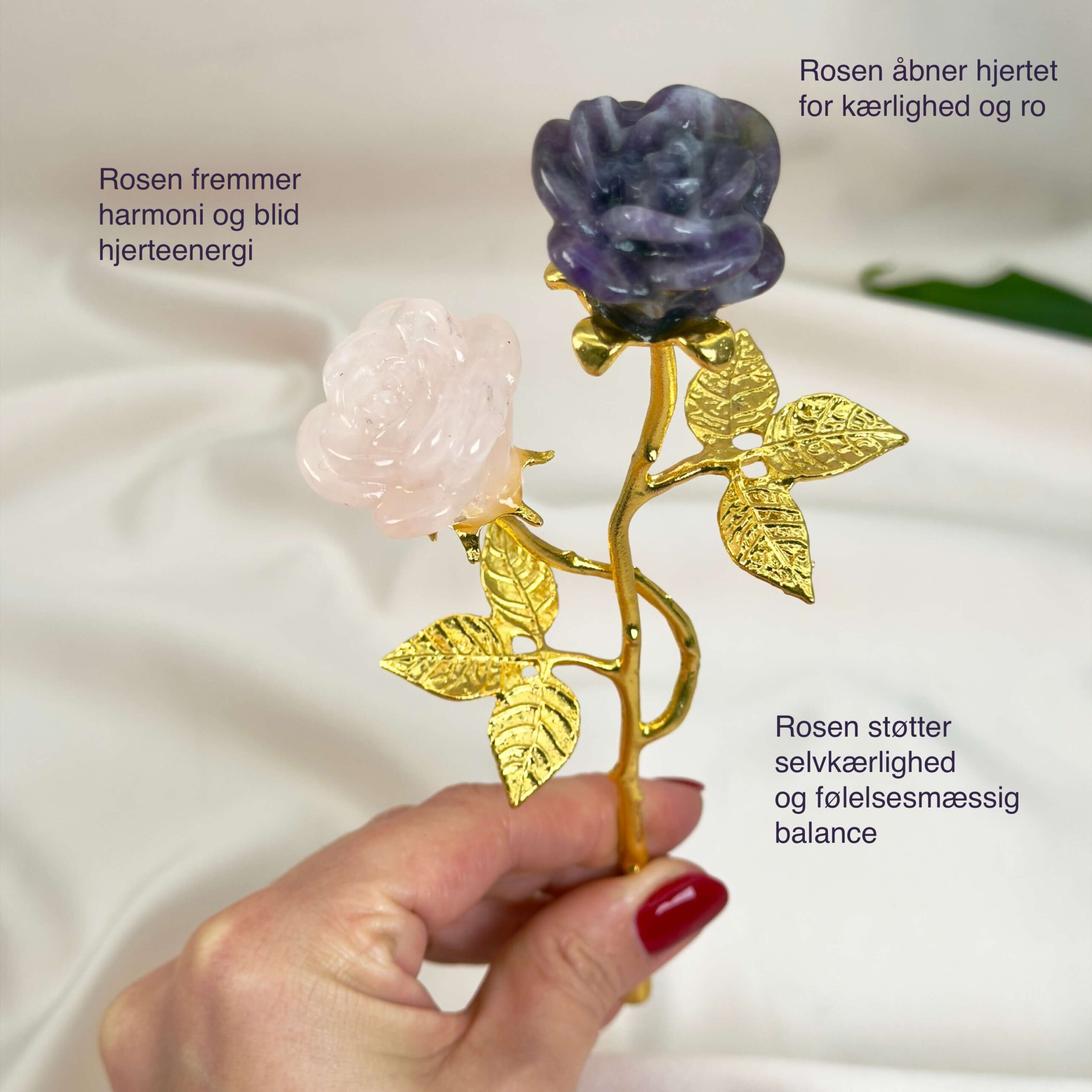 Ametyst og rosakvarts dobbelt rose forener kærlighed og intuition, åbner for blid hjerteenergi og støtter selvkærlighed, ro og følelsesmæssig balance.