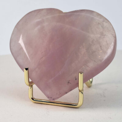 Fluorit Candy Hjerte Krystal Sten med i holder på hvid baggrund