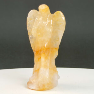 Golden Healer Engel Krystal Sten på sort baggrund