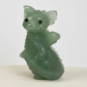 Grøn Aventurin Babydrage Krystal Sten på hvid baggrund