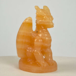 Gul Calsit Drage Krystal Sten på hvid baggrund