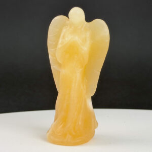 Gul Calsit Engel Krystal Sten på sort baggrund