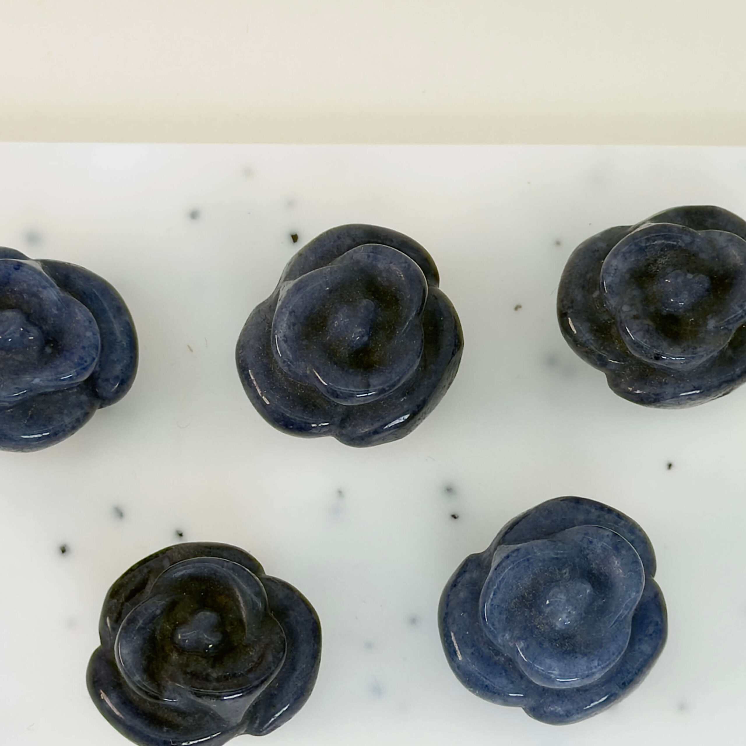 Krystal blomst 2 cm sten sodalit oversigtsbillede