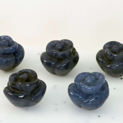 Krystal blomst 2 cm sten sodalit oversigtsbillede skrå