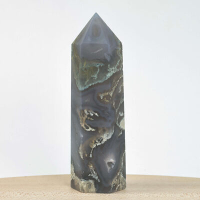 Mos agat Tårn styrker forbindelse til naturen, skaber indre ro og balance samt fremmer vækst, stabilitet og nye begyndelser i både krop og sind.