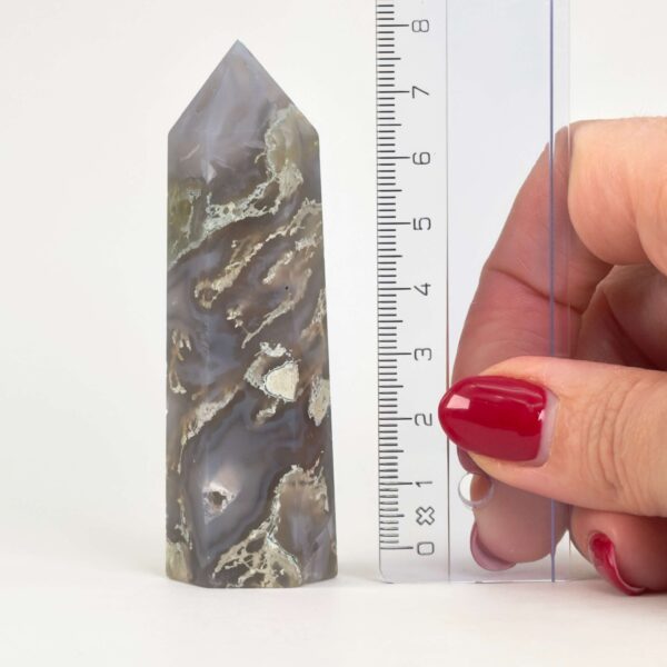 Mos agat Tårn styrker forbindelse til naturen, skaber indre ro og balance samt fremmer vækst, stabilitet og nye begyndelser i både krop og sind.