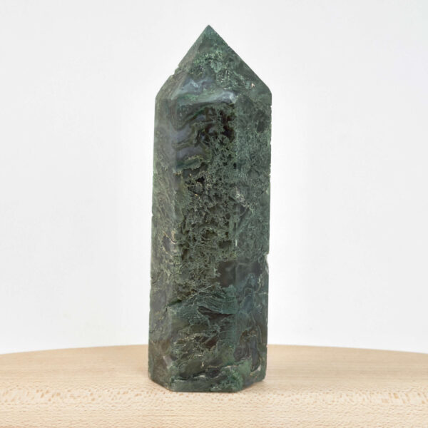 Mos agat Tårn styrker forbindelse til naturen, skaber indre ro og balance samt fremmer vækst, stabilitet og nye begyndelser i både krop og sind.