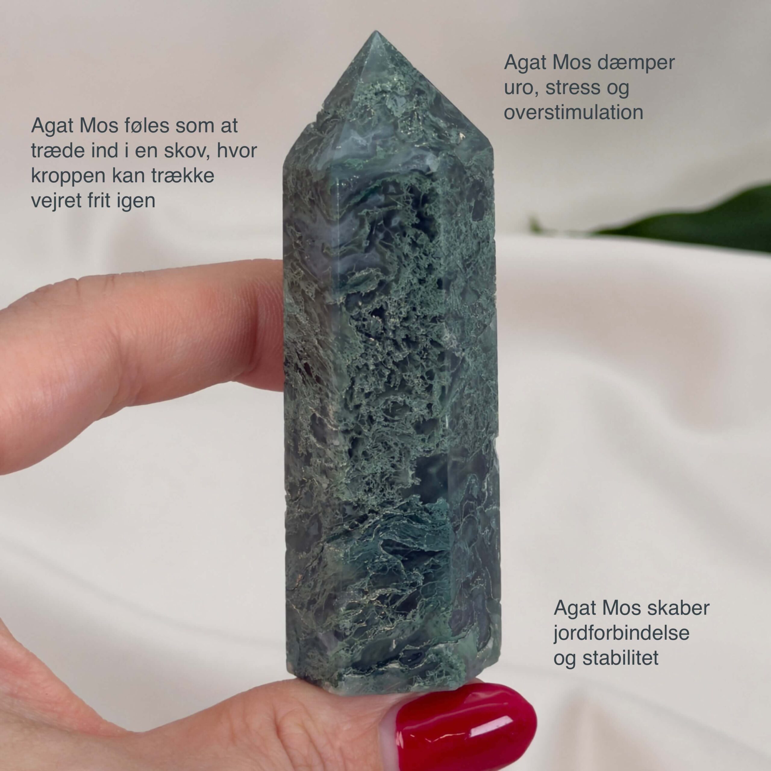 Mos agat Tårn styrker forbindelse til naturen, skaber indre ro og balance samt fremmer vækst, stabilitet og nye begyndelser i både krop og sind.