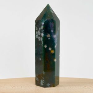 Mos agat Tårn styrker forbindelse til naturen, skaber indre ro og balance samt fremmer vækst, stabilitet og nye begyndelser i både krop og sind.