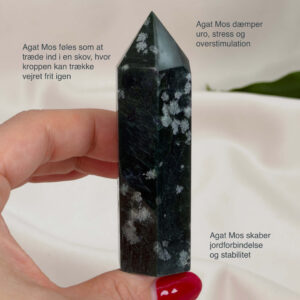 Mos agat Tårn styrker forbindelse til naturen, skaber indre ro og balance samt fremmer vækst, stabilitet og nye begyndelser i både krop og sind.