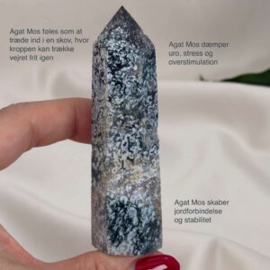 Mos agat Tårn styrker forbindelse til naturen, skaber indre ro og balance samt fremmer vækst, stabilitet og nye begyndelser i både krop og sind.