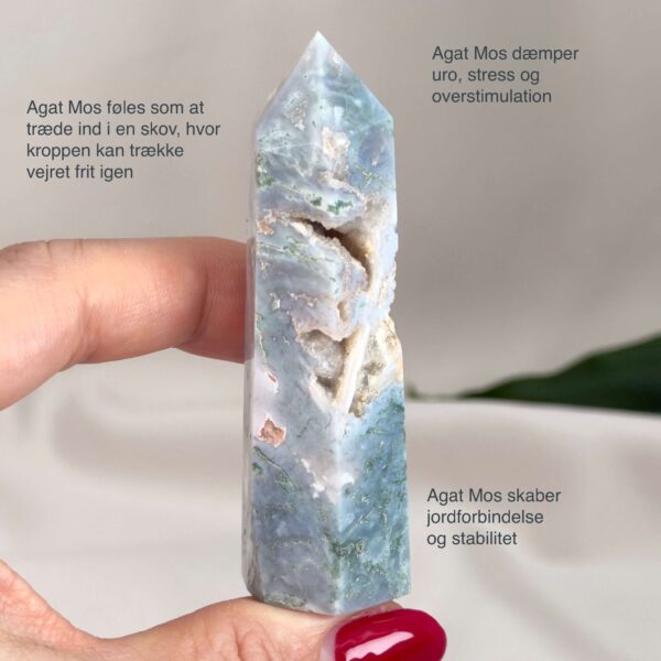 Mos agat Tårn styrker forbindelse til naturen, skaber indre ro og balance samt fremmer vækst, stabilitet og nye begyndelser i både krop og sind.