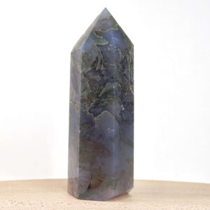 Mos agat Tårn styrker forbindelse til naturen, skaber indre ro og balance samt fremmer vækst, stabilitet og nye begyndelser i både krop og sind.