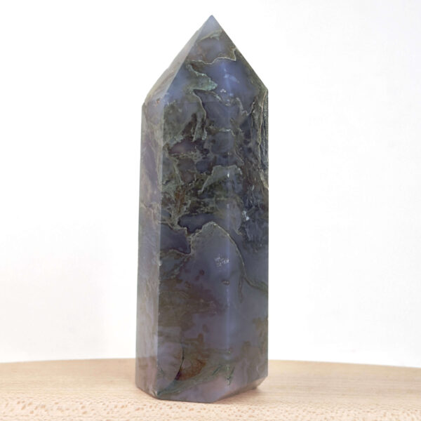 Mos agat Tårn styrker forbindelse til naturen, skaber indre ro og balance samt fremmer vækst, stabilitet og nye begyndelser i både krop og sind.