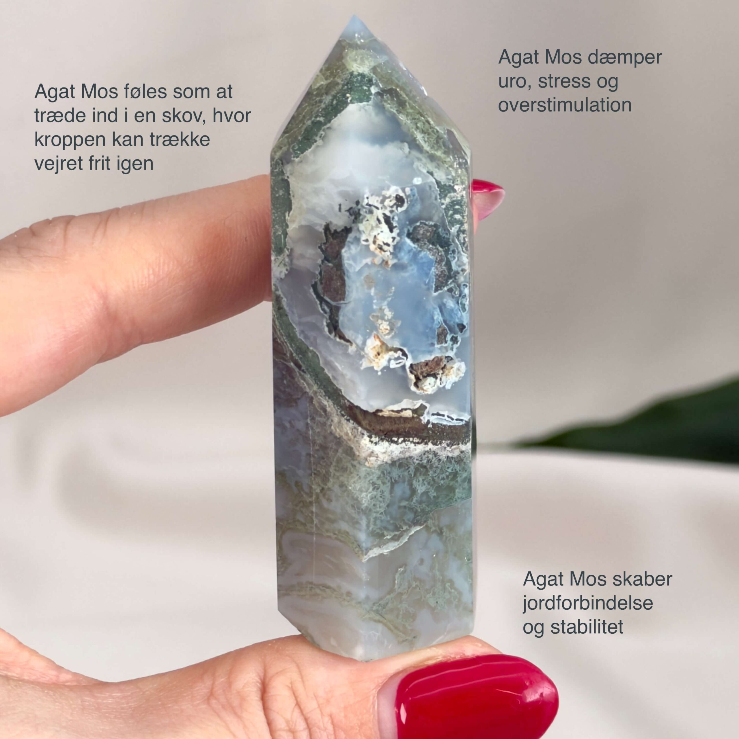 Mos agat Tårn styrker forbindelse til naturen, skaber indre ro og balance samt fremmer vækst, stabilitet og nye begyndelser i både krop og sind.